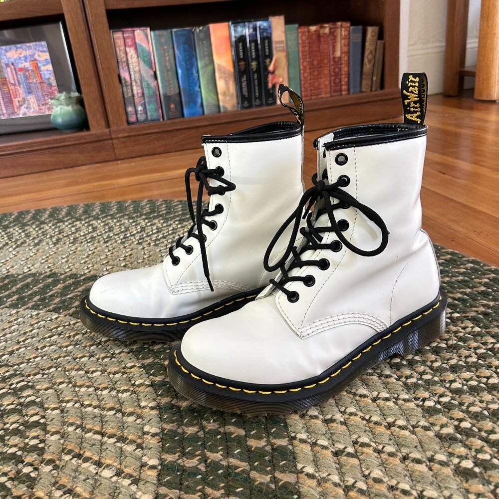 Dr. Martens 1460 Smooth Leather Boots (W7)